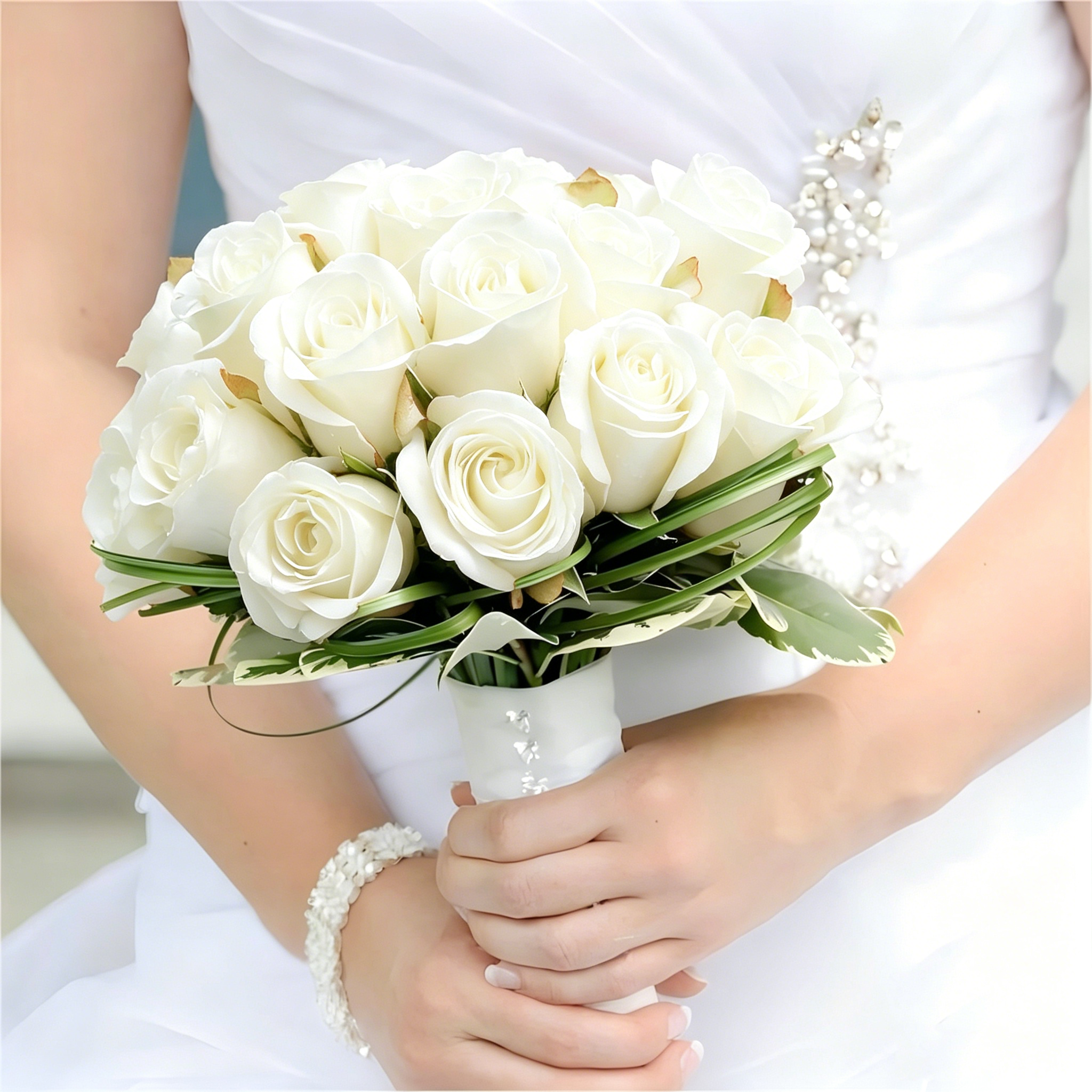 Silk Rose Bouquet 12pcs White Artificial Roses Faux Flowers for Home Decor & Wedding